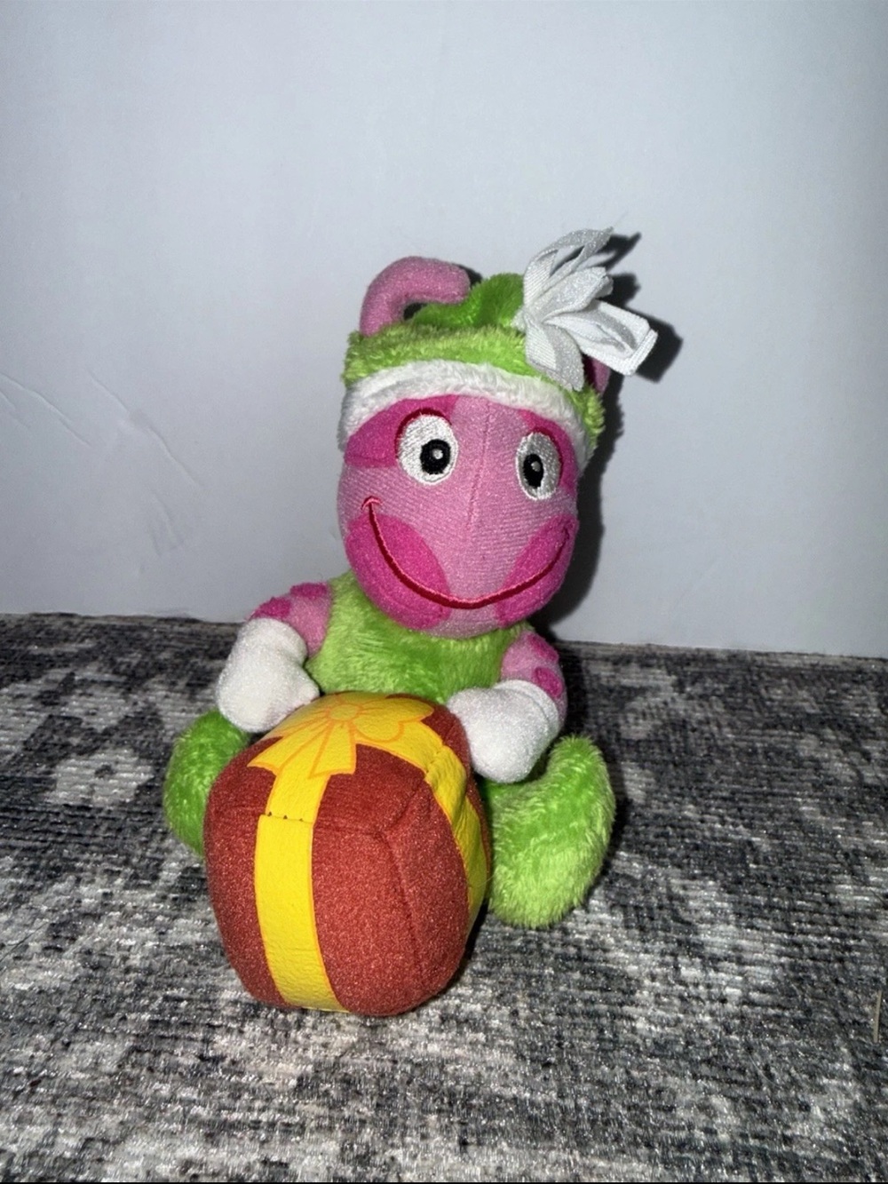Fisher Price Vintage 2007 The Backyardigans Uniqua Holiday Pal Plush, Small